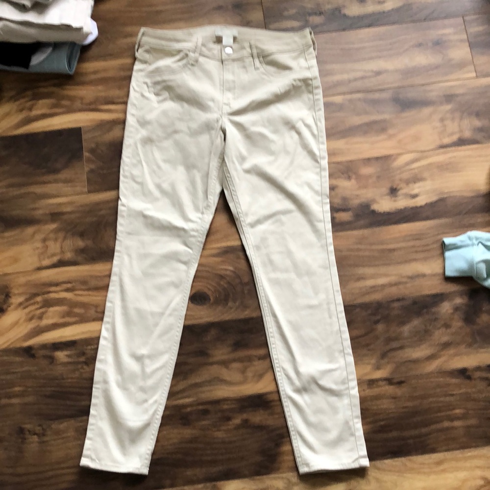 BRAND NEW h&m khaki size 6 jeans, never worn